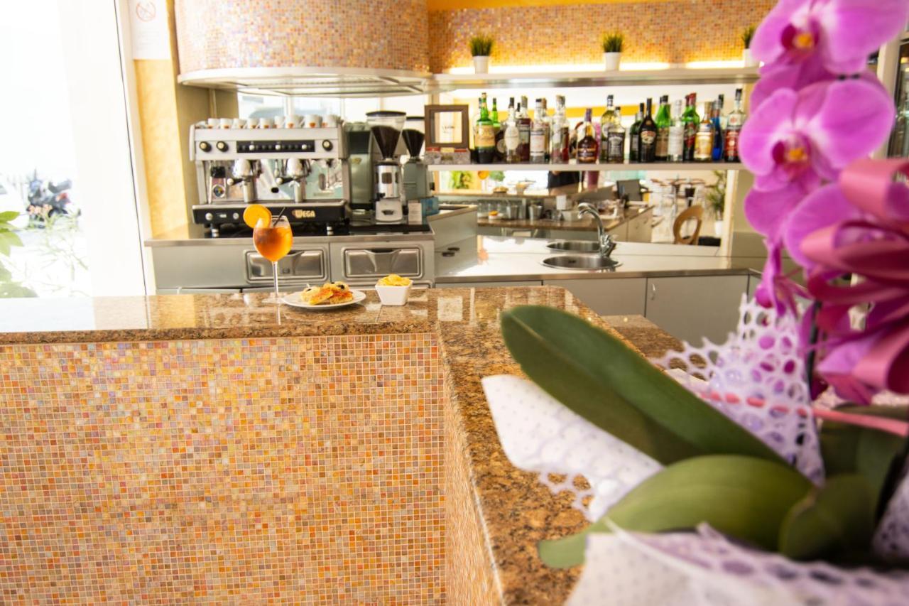 Hotel Adria Beach Rimini Exterior foto