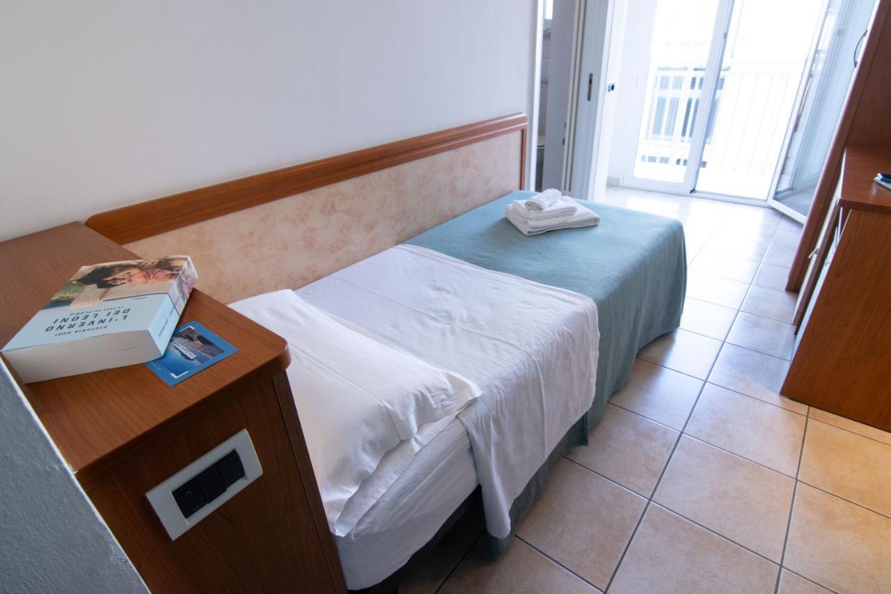 Hotel Adria Beach Rimini Exterior foto